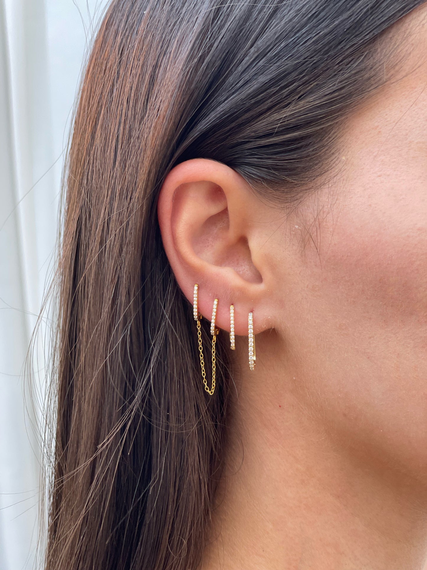 Aritos con cadena Minimal gold