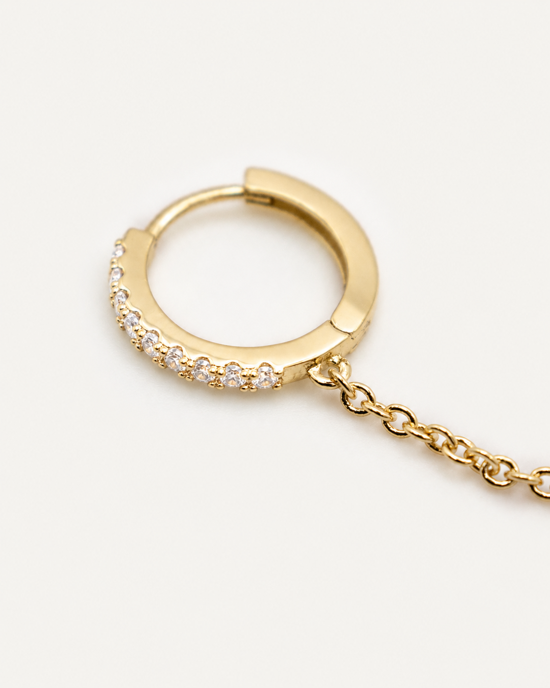 Arito Earcuff con cadena Blanco gold